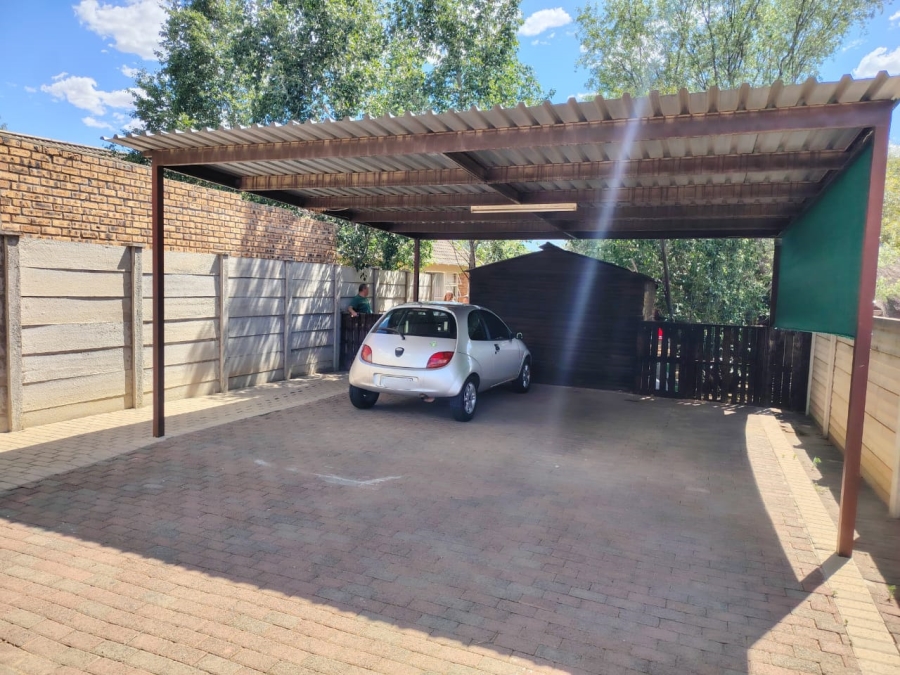 2 Bedroom Property for Sale in Pellissier Free State